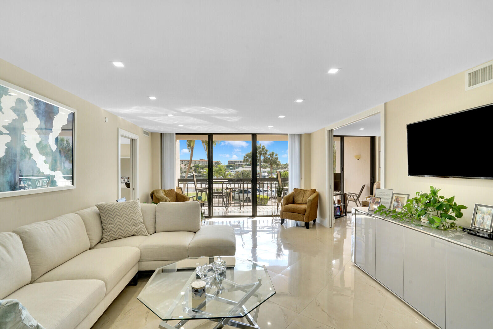 2697 North Ocean Boulevard, Unit F205 Boca Raton, FL 33431 - Photo 9 of 73 Living Room