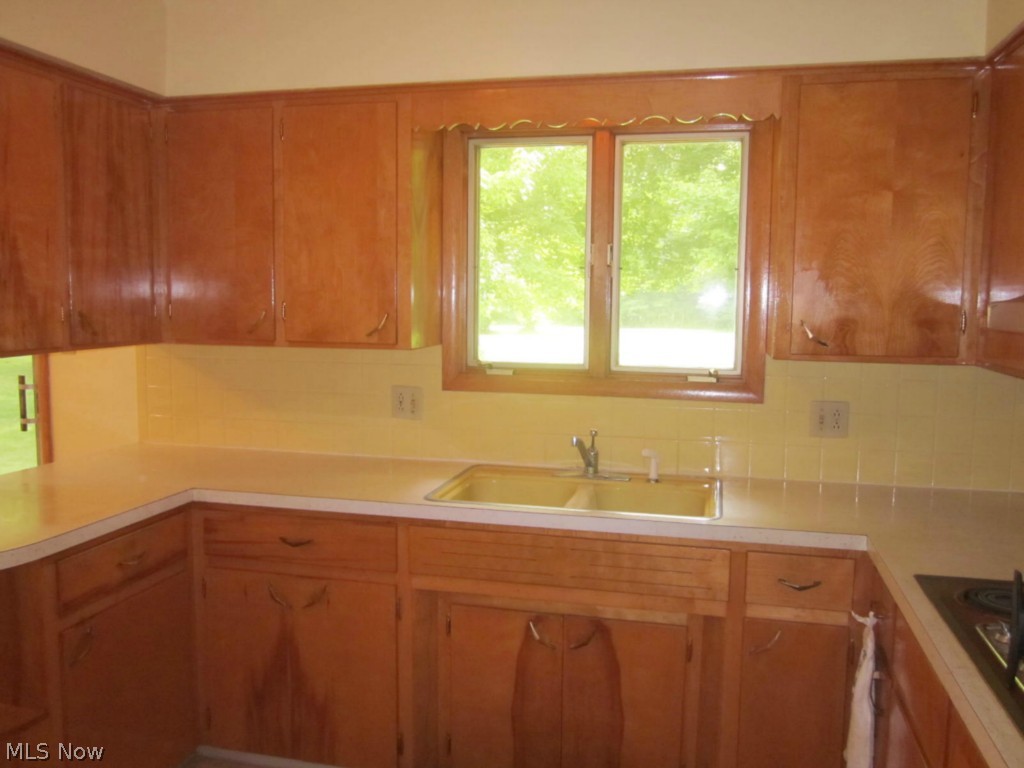 1227 South Hametown Road Akron, OH 44321 - Photo 3 of 18