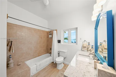 $2,850,000 | 8 Pleasant Harbour