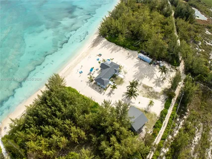 $2,850,000 | 8 Pleasant Harbour