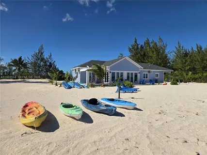 $2,850,000 | 8 Pleasant Harbour