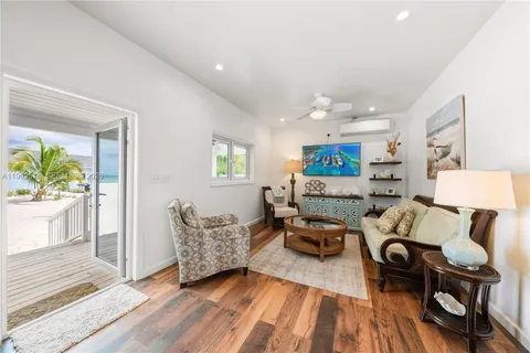 $2,850,000 | 8 Pleasant Harbour