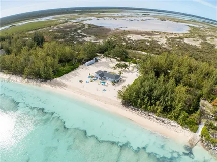 $2,850,000 | 8 Pleasant Harbour