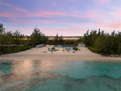 $2,850,000 | 8 Pleasant Harbour