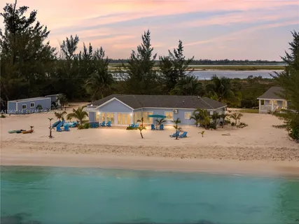 $2,850,000 | 8 Pleasant Harbour