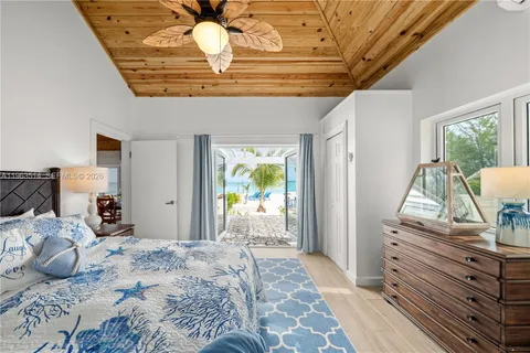 $2,850,000 | 8 Pleasant Harbour