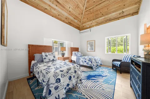 $2,850,000 | 8 Pleasant Harbour