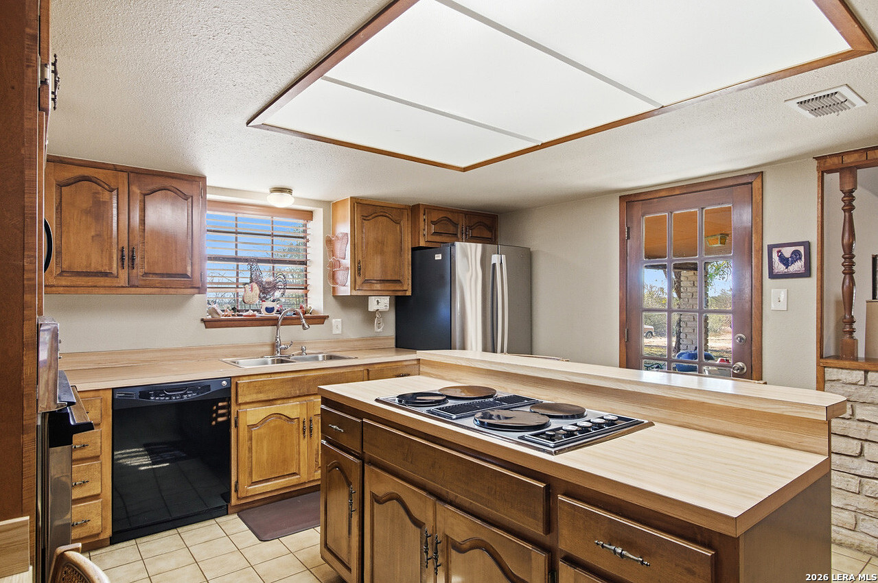 126 Packsaddle Circle Del Rio, TX 78840 - Photo 11 of 35