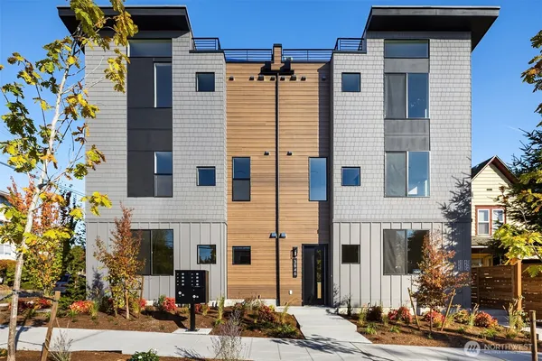 $760,000 | 3842 Linden Avenue North, Seattle, WA 98103