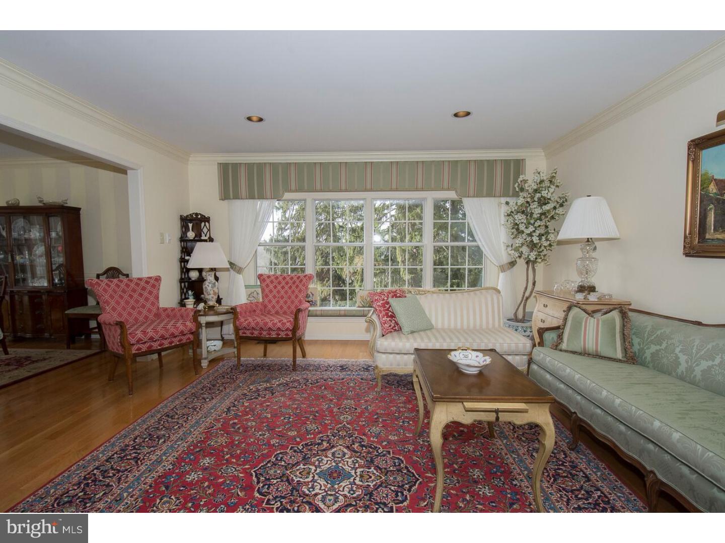 454 Inveraray Villanova, PA 19085 - Photo 5 of 25 Living Room