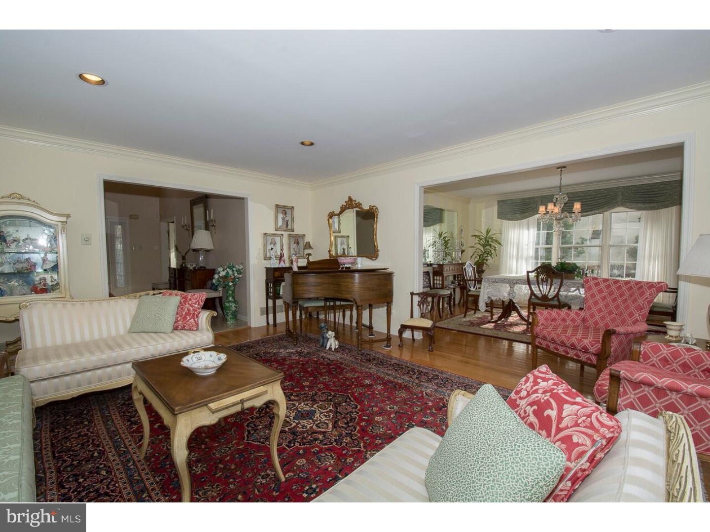 454 Inveraray Villanova, PA 19085 - Photo 6 of 25 Living Room