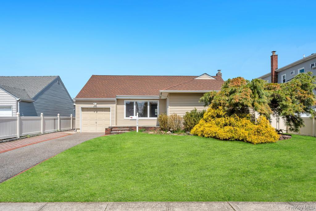 3685 Prairie Path Bethpage, NY 11714 - Photo 1 of 25