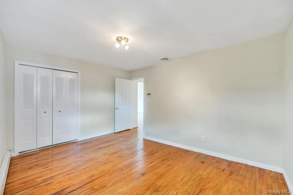 3685 Prairie Path Bethpage, NY 11714 - Photo 15 of 25