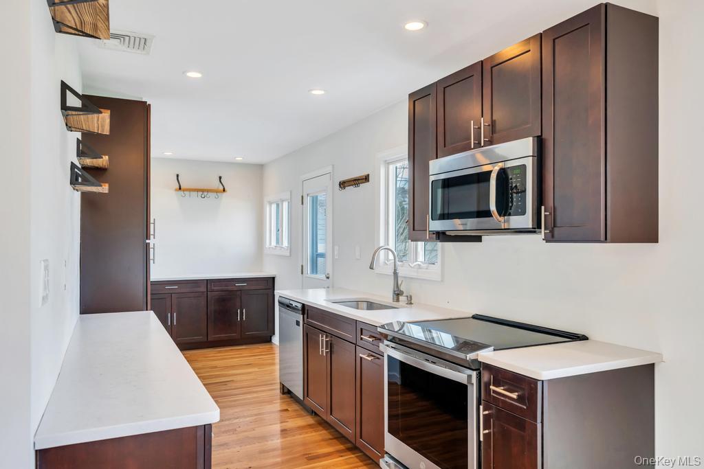 3685 Prairie Path Bethpage, NY 11714 - Photo 2 of 25