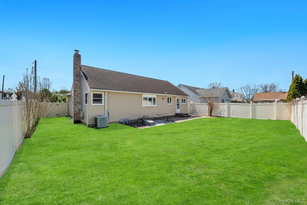 3685 Prairie Path Bethpage, NY 11714 - Photo 23 of 25