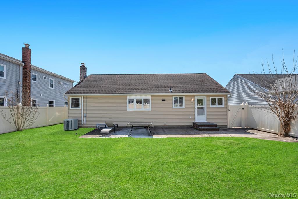 3685 Prairie Path Bethpage, NY 11714 - Photo 24 of 25