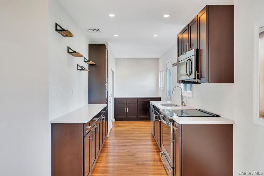 3685 Prairie Path Bethpage, NY 11714 - Photo 3 of 25