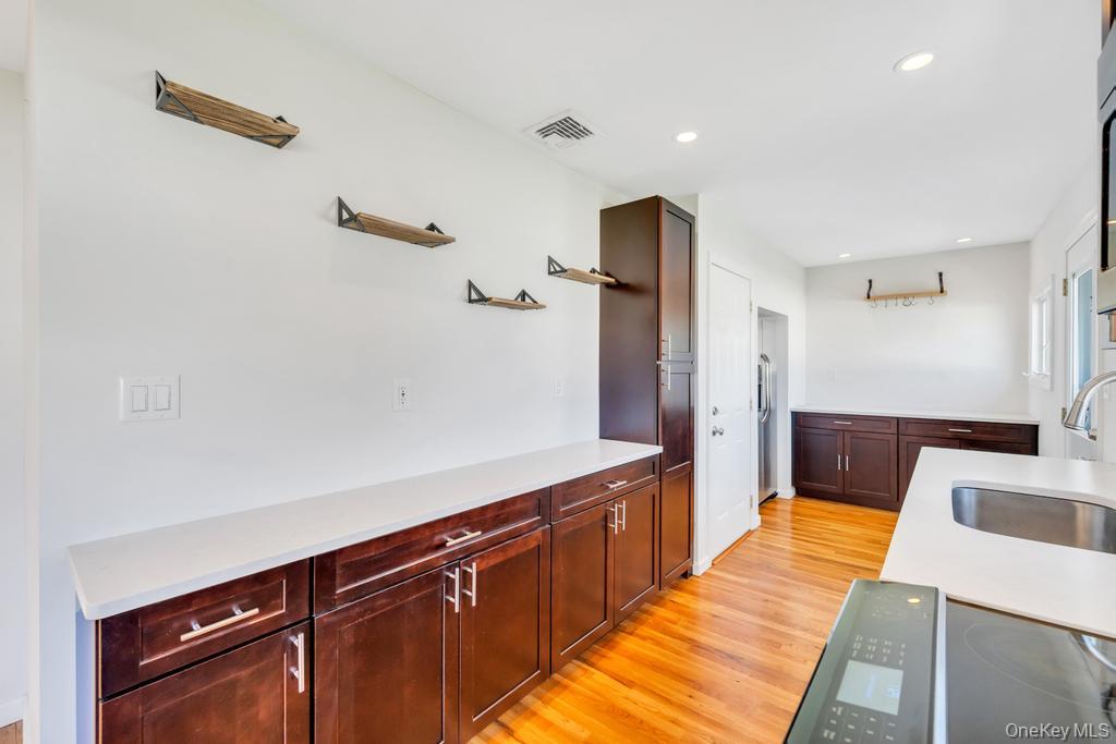 3685 Prairie Path Bethpage, NY 11714 - Photo 4 of 25