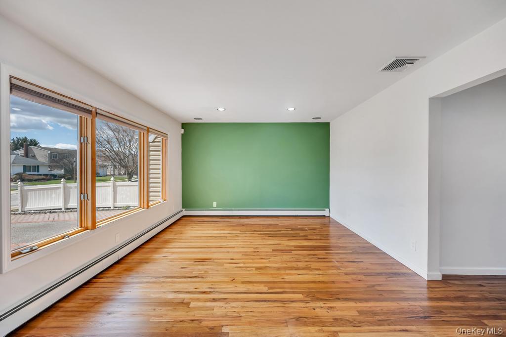 3685 Prairie Path Bethpage, NY 11714 - Photo 8 of 25