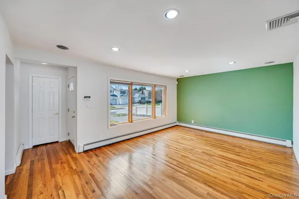 $4,950 | 3685 Prairie Path, Bethpage, NY 11714