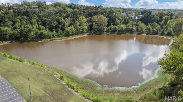 $195,000 | 5581 Baronridge Drive, Unit 5, St. Louis, MO 63129