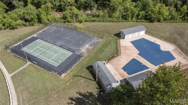 $195,000 | 5581 Baronridge Drive, Unit 5, St. Louis, MO 63129