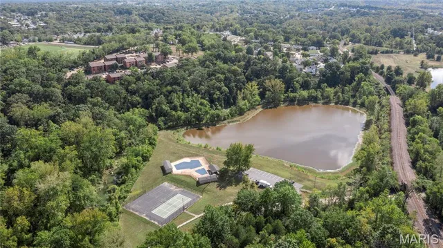$195,000 | 5581 Baronridge Drive, Unit 5, St. Louis, MO 63129