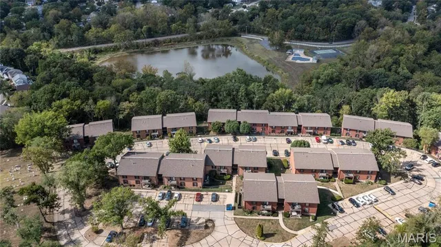 $195,000 | 5581 Baronridge Drive, Unit 5, St. Louis, MO 63129