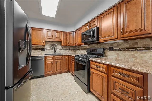 $195,000 | 5581 Baronridge Drive, Unit 5, St. Louis, MO 63129