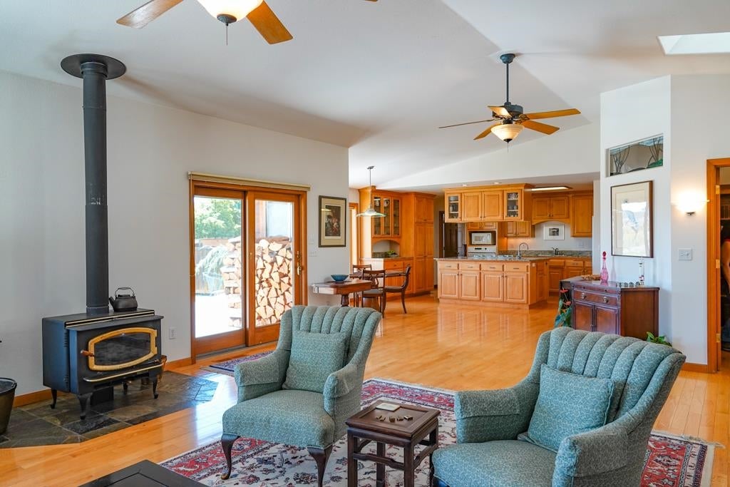 4721 Oberlin Road Montague, CA 96064 - Photo 10 of 27 Gallery Image 10