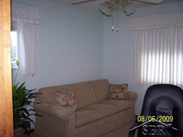 20036157-4.JPG