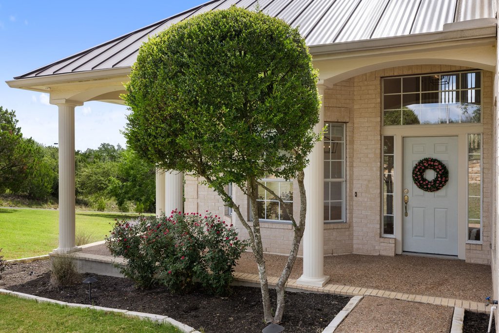 17133 Majestic Ridge Road Austin, TX 78738 - Photo 3 of 40