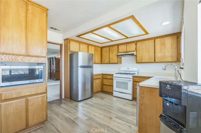 $2,400 | 26323 Corona Drive, Helendale, CA 92342