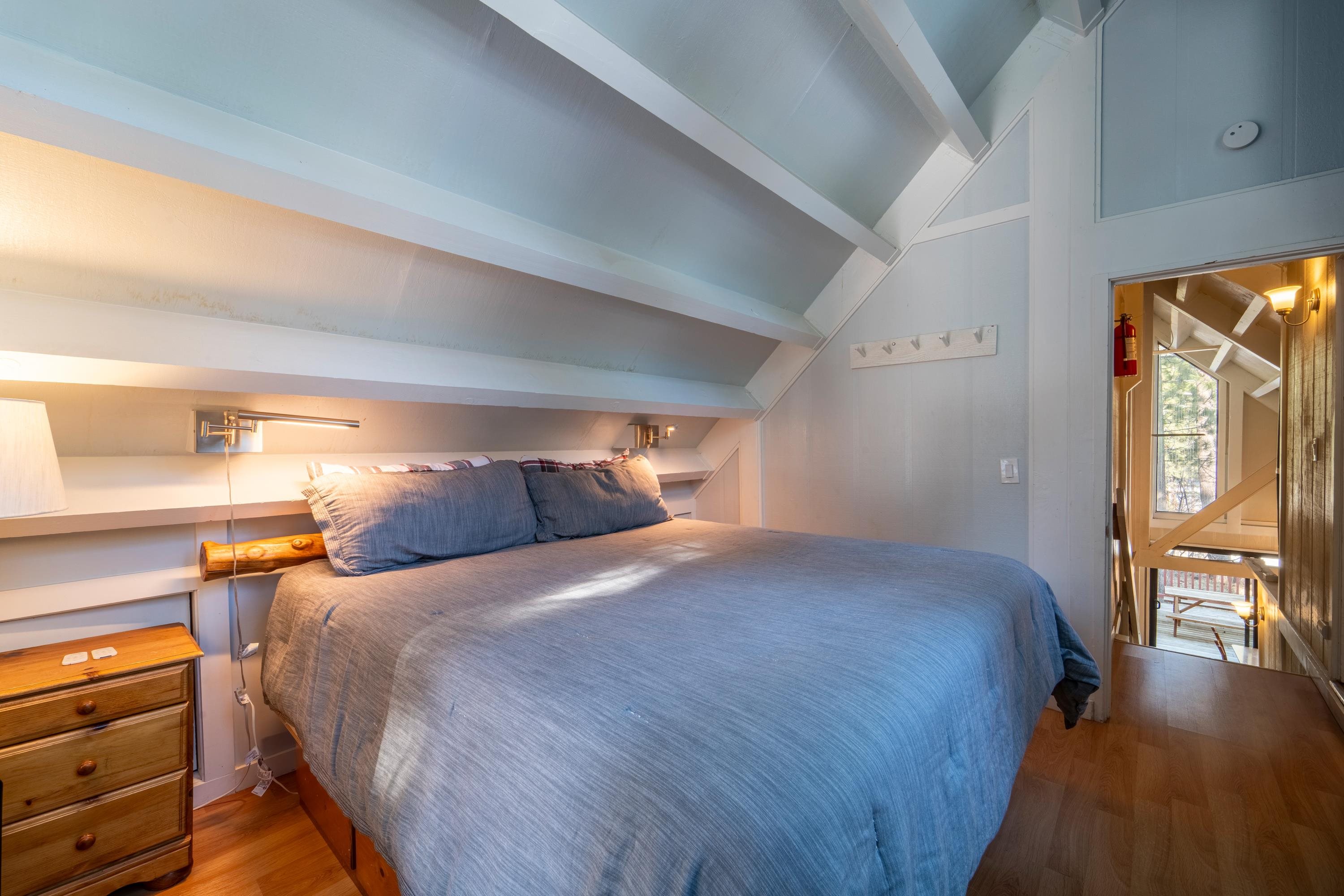 842 Beaver Pond Truckee, CA 96161 - Photo 19 of 22 a bedroom with a bed and a window