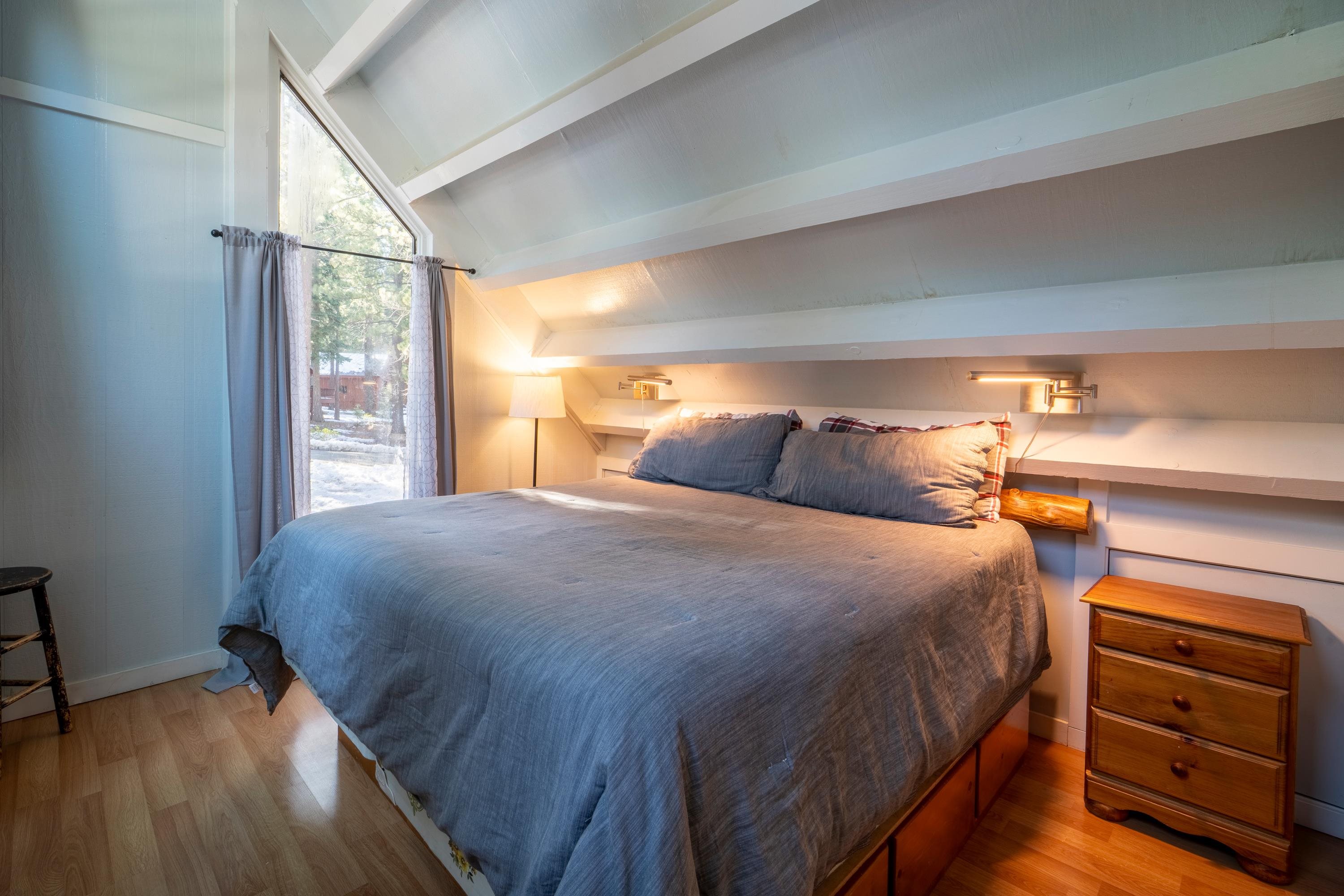 842 Beaver Pond Truckee, CA 96161 - Photo 20 of 22 a bedroom with a bed and a window