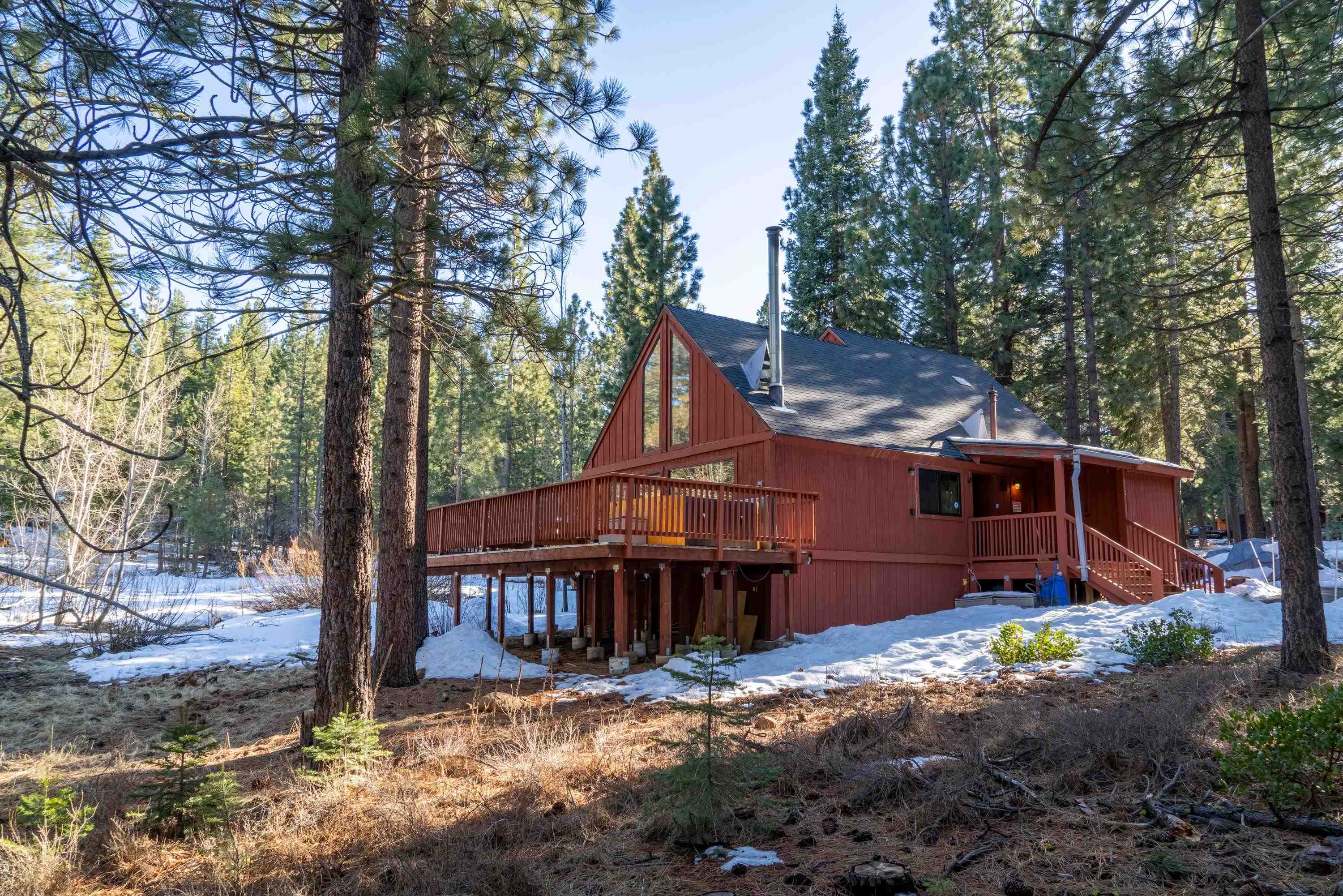 842 Beaver Pond Truckee, CA 96161 - Photo 4 of 22 a view of a house with a yard