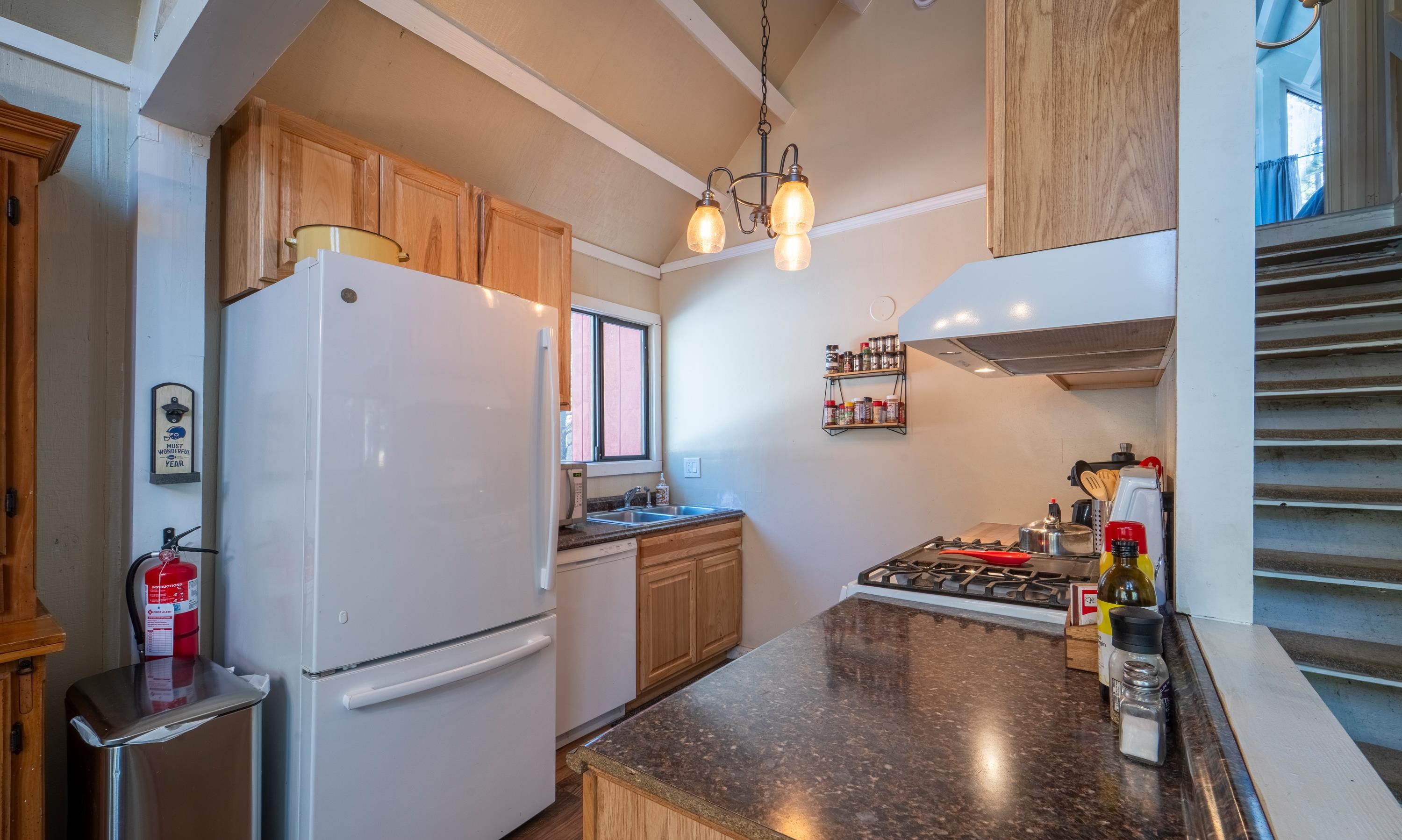842 Beaver Pond Truckee, CA 96161 - Photo 5 of 22 a kitchen with refrigerator and window