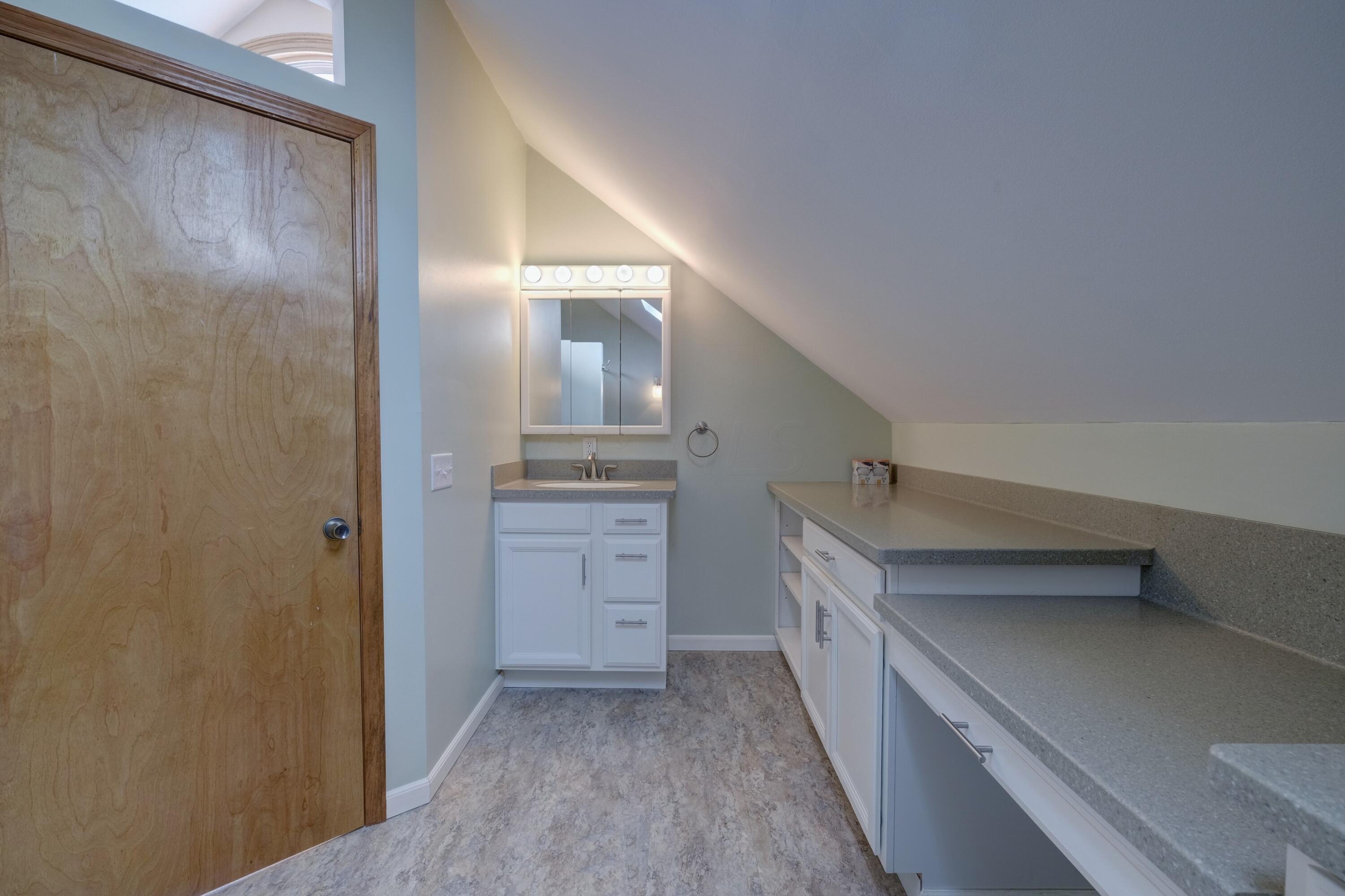 1698 Lusch Road Marion, OH 43302 - Photo 41 of 69 69.2 Bath - Loft