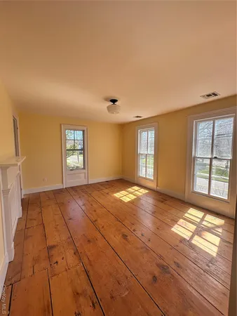 $3,400 | 744 Main Street, Unit 2, Greenport, NY 11944