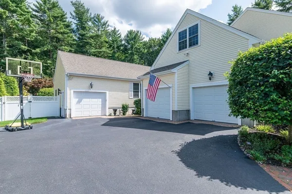 $1,150,000 | 53 Queens Circle, Raynham, MA 02767