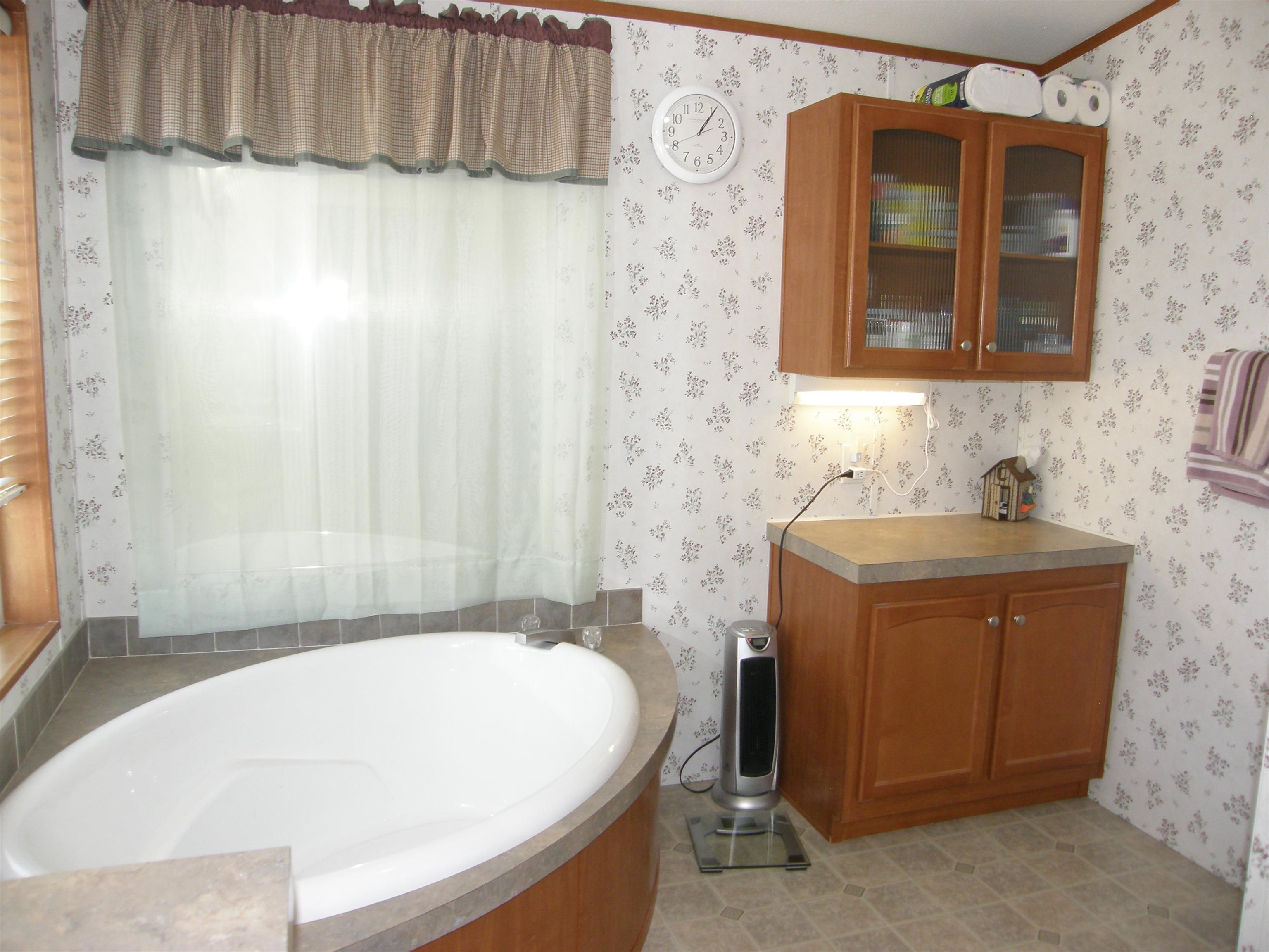 435 32 Road, Unit 262 Clifton, CO 81520 - Photo 30 of 42 a bathroom with a tub sink and mirror