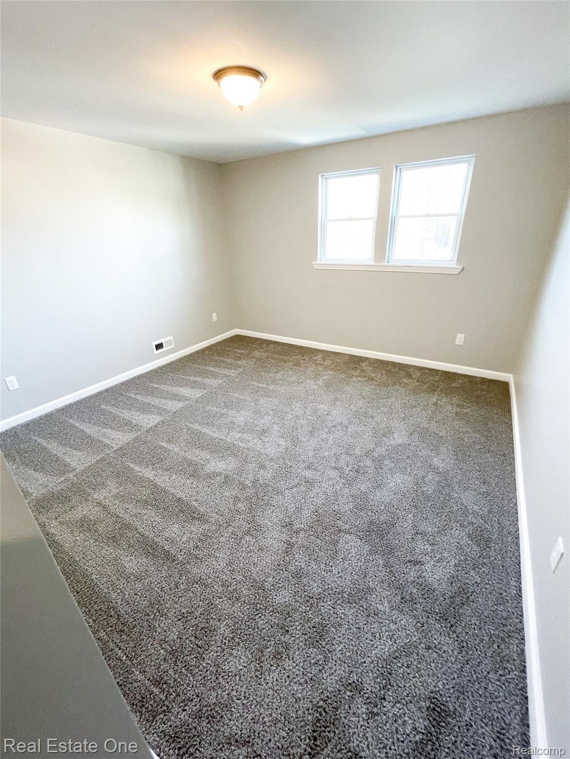 469 Kerby Road Grosse Pointe, MI 48236 - Photo 29 of 38 28.jpeg