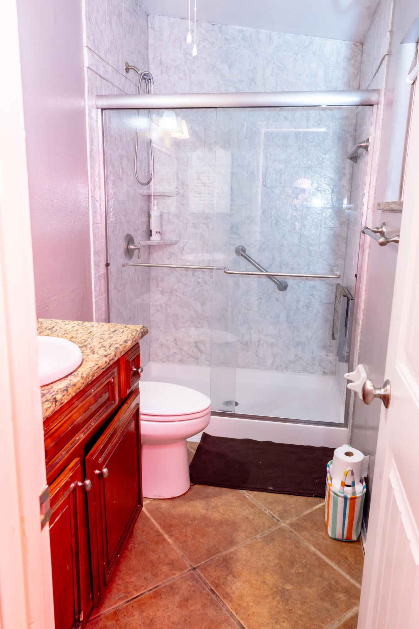 464 Emerald Cove Loop Lakeland, FL 33813 - Photo 16 of 25 a bathroom with a bathtub and a toilet