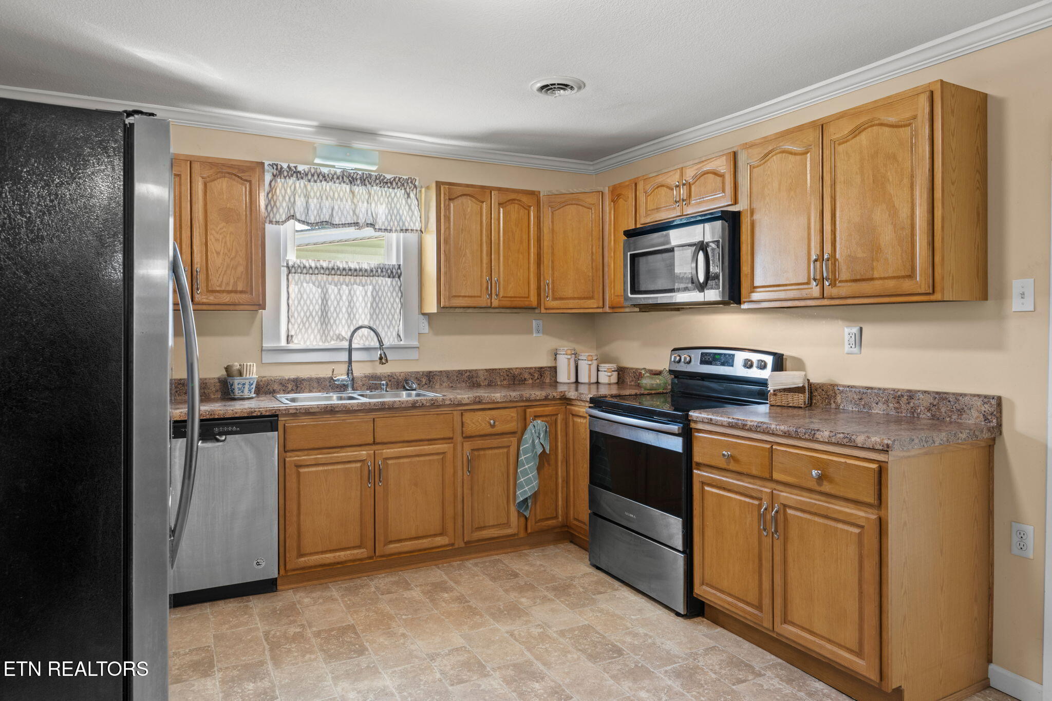 902 Fowler Street Clinton, TN 37716 - Photo 19 of 26 21-web-or-mls-902 Fowler-7693