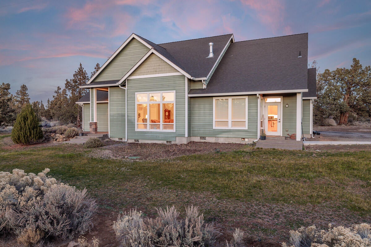 21421 Dale Road Bend, OR 97701 - Photo 1 of 32 front of house