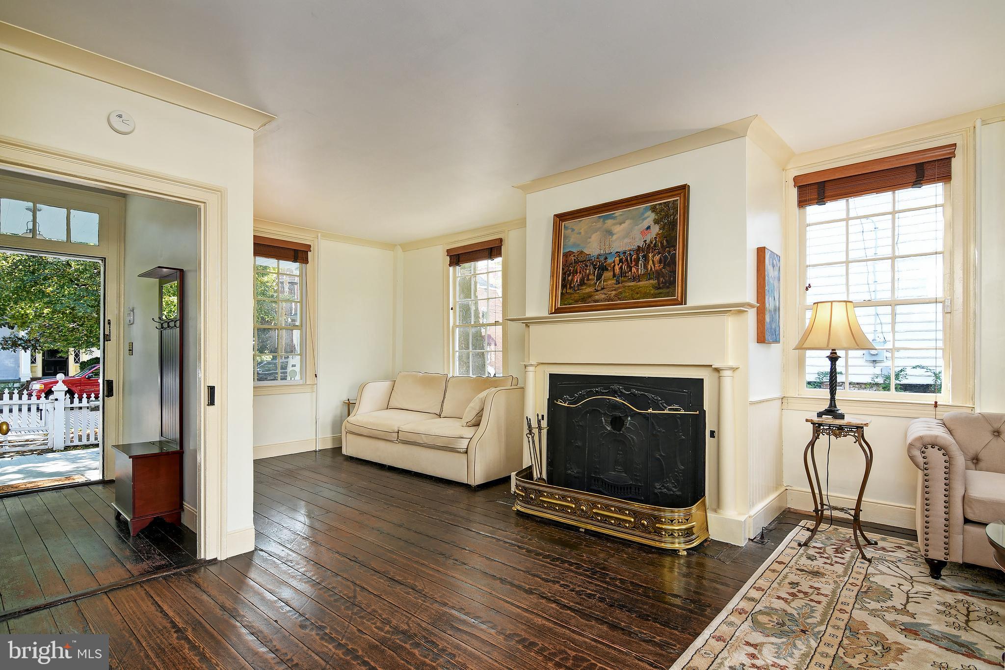 207 High Street Cambridge, MD 21613 - Photo 11 of 44 Formal Living Room