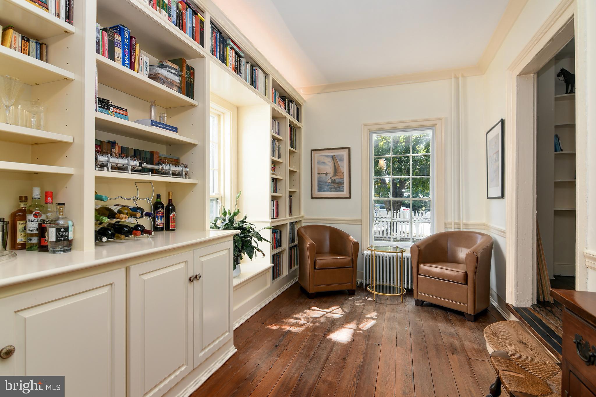 207 High Street Cambridge, MD 21613 - Photo 23 of 44 Library