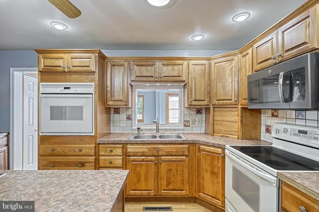 $454,999 | 305 West Shady Lane, Enola, PA 17025