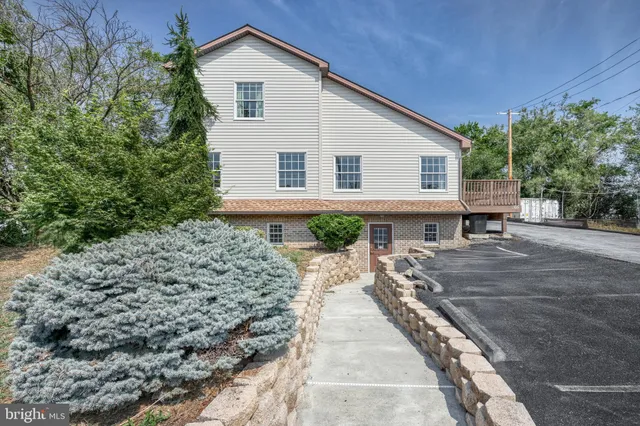 $454,999 | 305 West Shady Lane, Enola, PA 17025