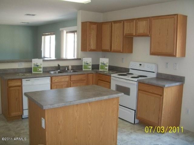 3128 West Pecan Road Phoenix, AZ 85041 - Photo 2 of 9 Kitchen 1
